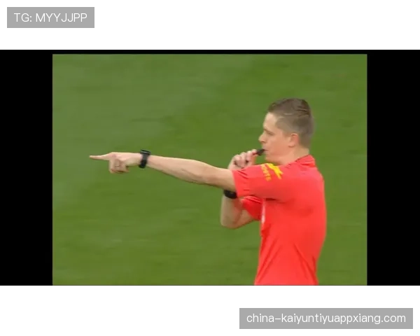 手球阻止明显进球机会，为何直接红牌？