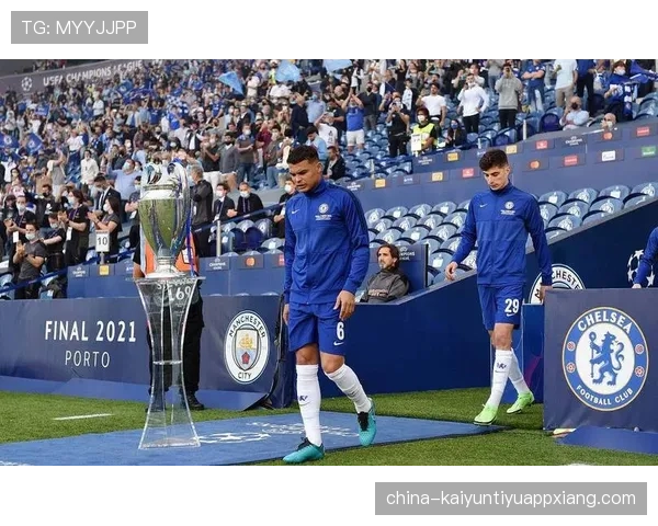 切尔西中场缺少关键连接点，组织与推进能力承压，赛季表现面临挑战