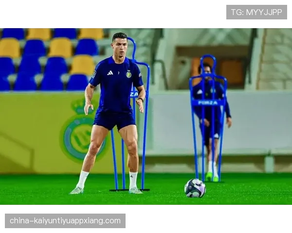 C罗高位逼抢效率跃升：锋线角色转型如何重塑其撕裂防线能力