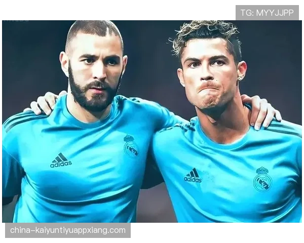 卡瓦尼与本泽马在禁区前沿的射门分布形成差异化结构