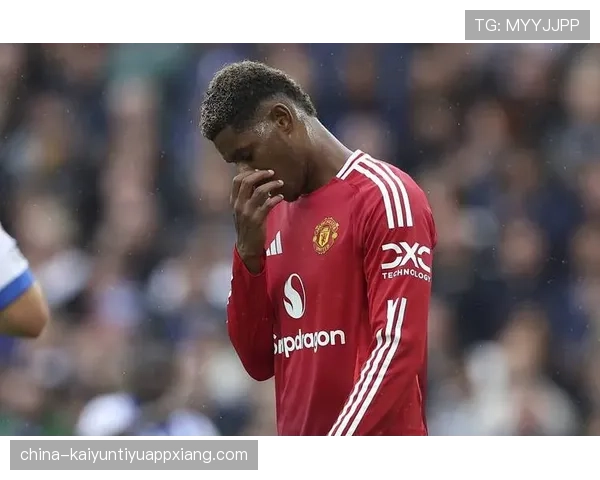 曼联进攻推进在关键环节失效，当前赛季表现受限对争冠形势产生影响